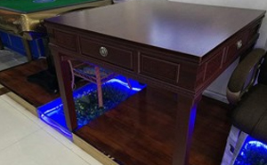 人民路街道麻将桌